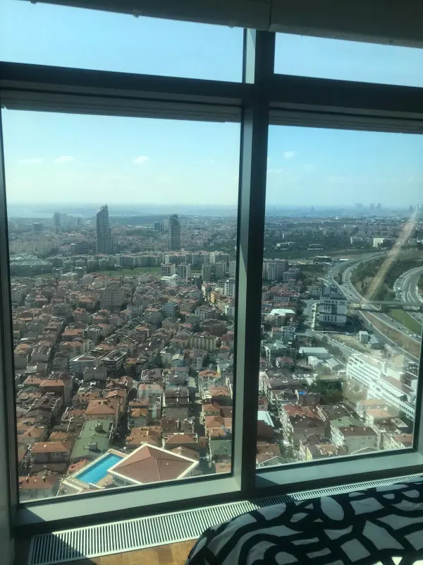 Vinçli dış cephe cam silme çalışması - İstanbul Anadolu Yakası