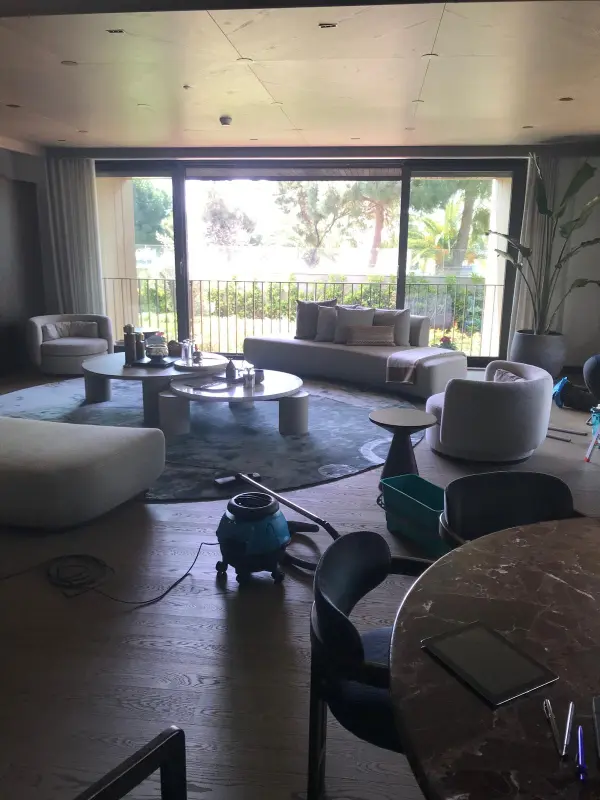 Profesyonel ev taşıma temizlik ekibi iş başında - Main Temizlik